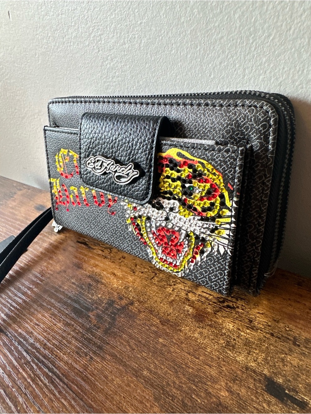 Ed Hardy Black Wristlet Wallet with Rhinestone Tiger Three Compartment NWT - Picture 2 of 9